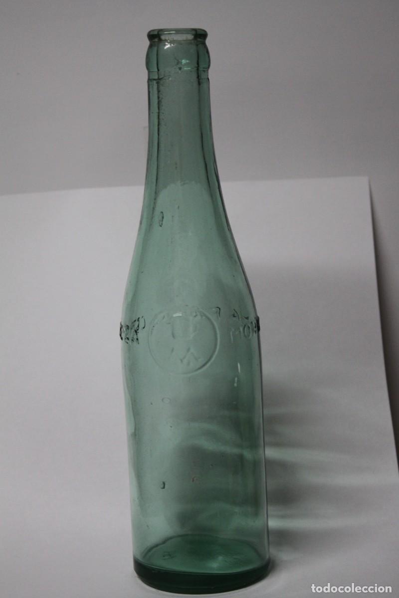 Coleccionismo de cervezas: ANTIGUA BOTELLA CERVEZA MORITZ 33 CL