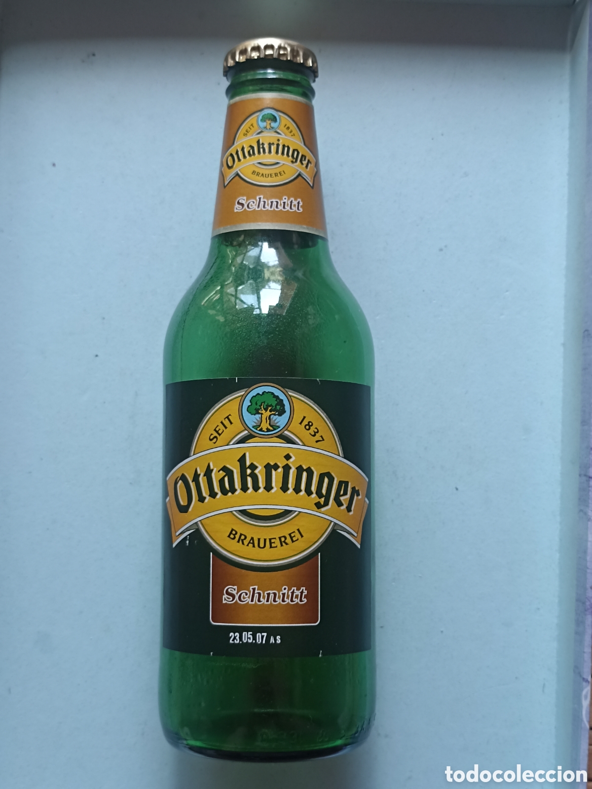 Coleccionismo de cervezas: Botella cerveza Ottakringer Schnitt vac&iacute;a con chapa 330 ml