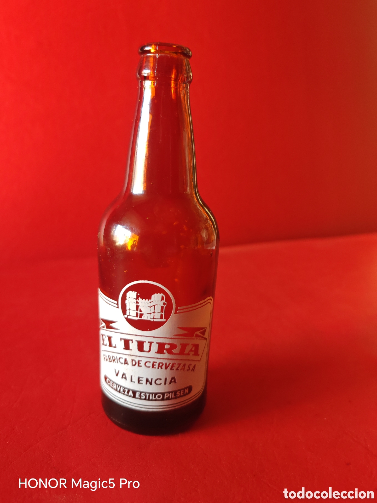 Coleccionismo de cervezas: Antigua botella de cerveza el Turia de un tercio,1/3 -serigrafiada en blanco