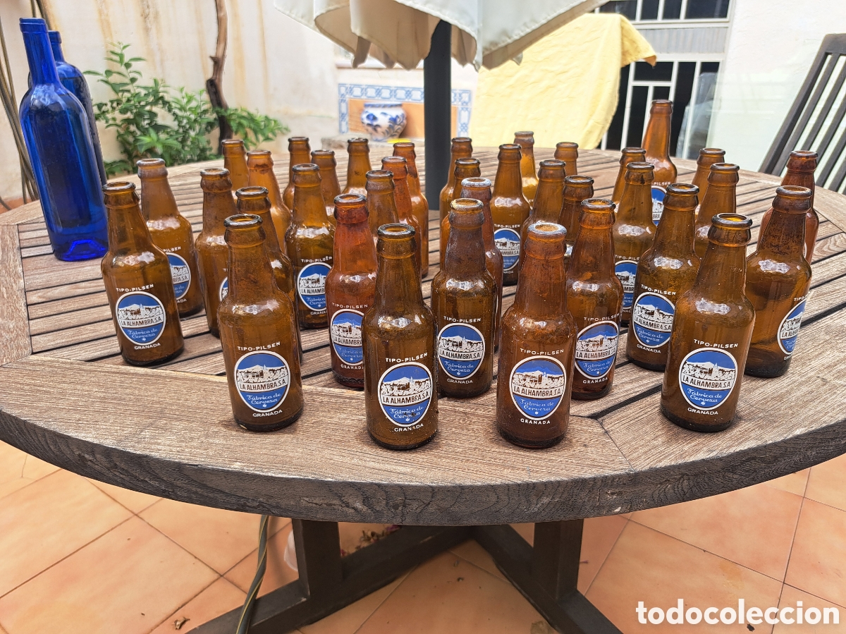 Coleccionismo de cervezas: 35 botellas de cerveza alhambra 1964