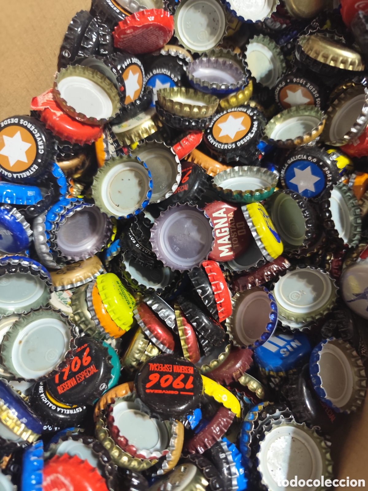 Coleccionismo de cervezas: Caja 15kg chapas cerveza y bebidas