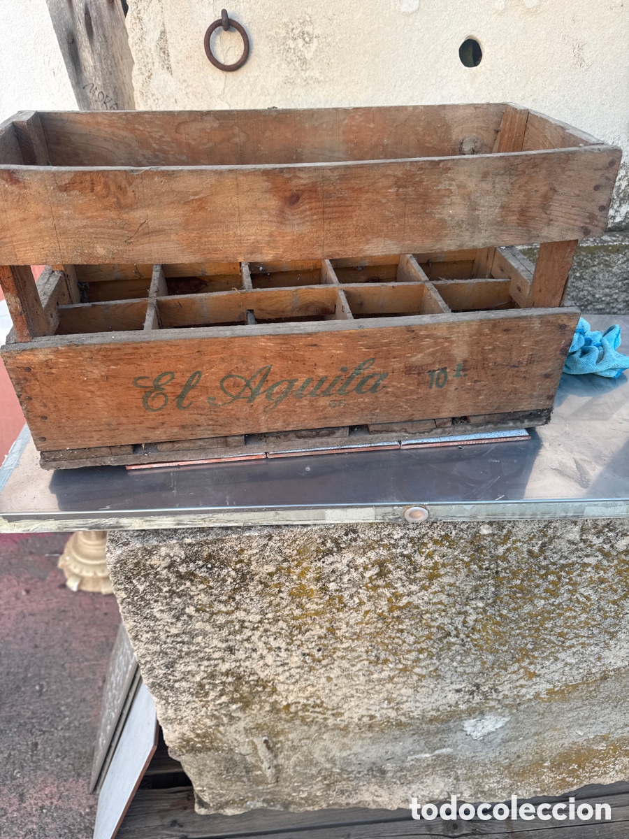 Coleccionismo de cervezas: caja de madera antigua de Cervezas El &Aacute;guila