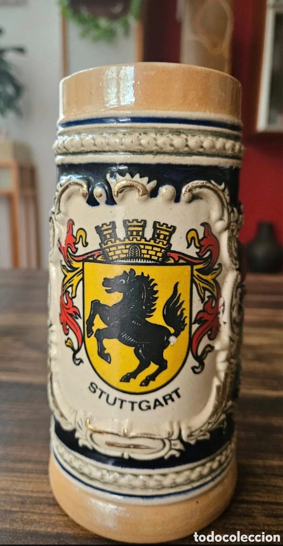 Coleccionismo de cervezas: Antigua Jarra de Cerveza Alemana Cer&aacute;mica Stuttgart Relief - Escudo y Paisaje Tradicional
