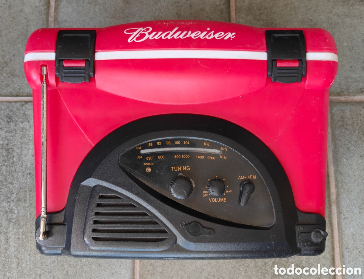 Coleccionismo de cervezas: Nevera con Radio Cerveza Budweiser - Foto 2