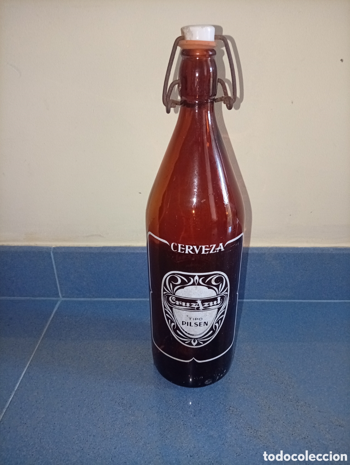 Coleccionismo de cervezas: ANTIGUA BOTELLA CERVEZA CRUZ AZUL LITRO