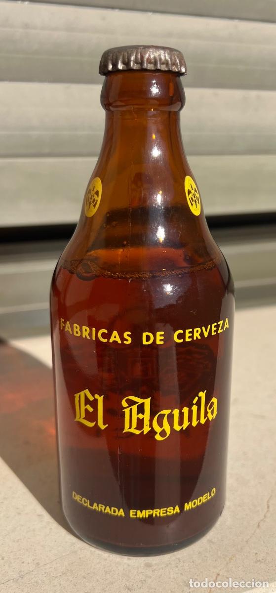 Coleccionismo de cervezas: Antigua botella o botell&iacute;n de cerveza El &Aacute;guila con su chapa - Sin abrir