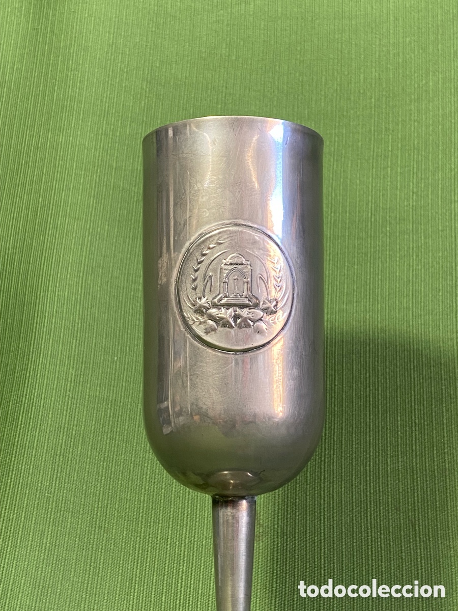 Coleccionismo de cervezas: Bonito trofeo o copa Cruzcampo. A&ntilde;os 70/80. Con forma de catavino.