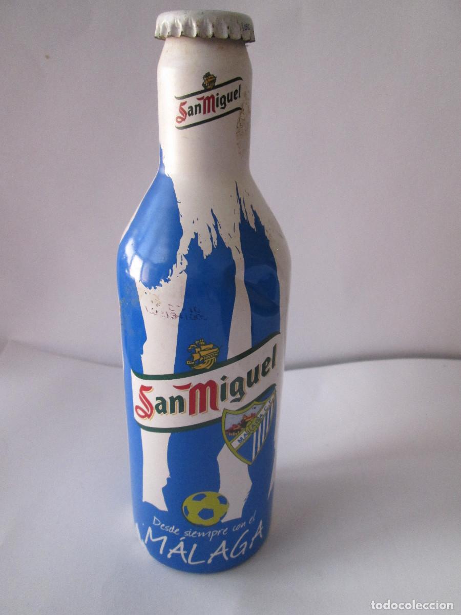 Coleccionismo de cervezas: BOTELLA CERVEZA SAN MIGUEL - ALUMINIO - CONMEMORATIVA MALAGA C.F. - CHAPA AZUL - LLENA