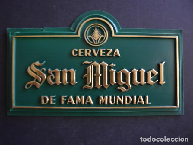 Coleccionismo de cervezas: CERVEZA SAN MIGUEL DE FAMA MUNDIAL CARTEL PUBLICITARIO EN PL&Aacute;STICO A&Ntilde;OS 70 80