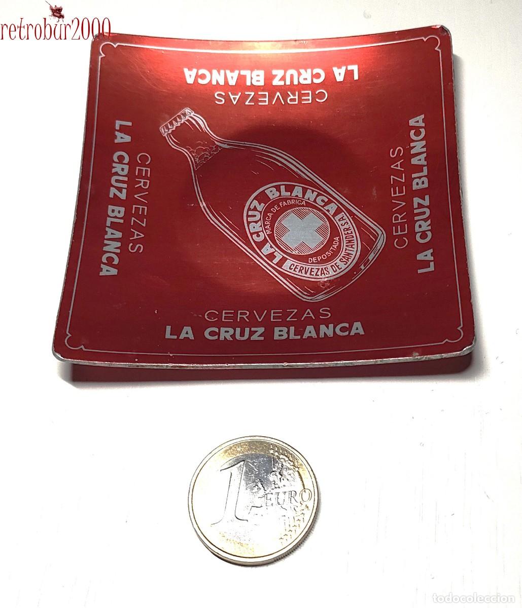 Coleccionismo de cervezas: Antiguo Platillo Cenicero de Chapa Litografiada Cervezas La Cruz Blanca |Santander| (1)