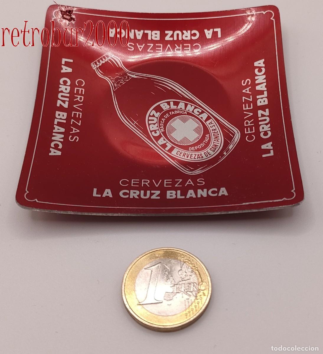 Coleccionismo de cervezas: Antiguo Platillo Cenicero de Chapa Litografiada Cervezas La Cruz Blanca |Santander| (2)
