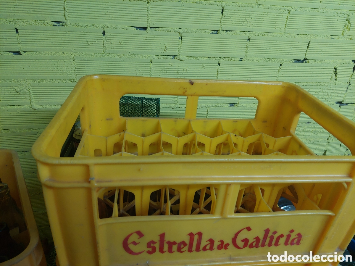 Coleccionismo de cervezas: CAJA VINTAGE ESTRELLA GALICIA 24 botellas 33 cl