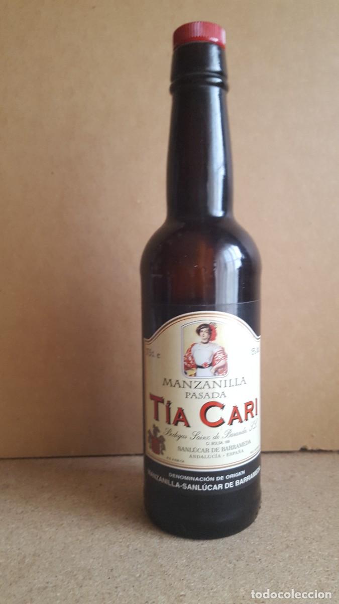 Coleccionismo de cervezas: Botella/botell&iacute;n manzanilla pasada, T&iacute;a Cari, de Sanlucar de Barrameda. 37,5cl. VAC&Iacute;A.