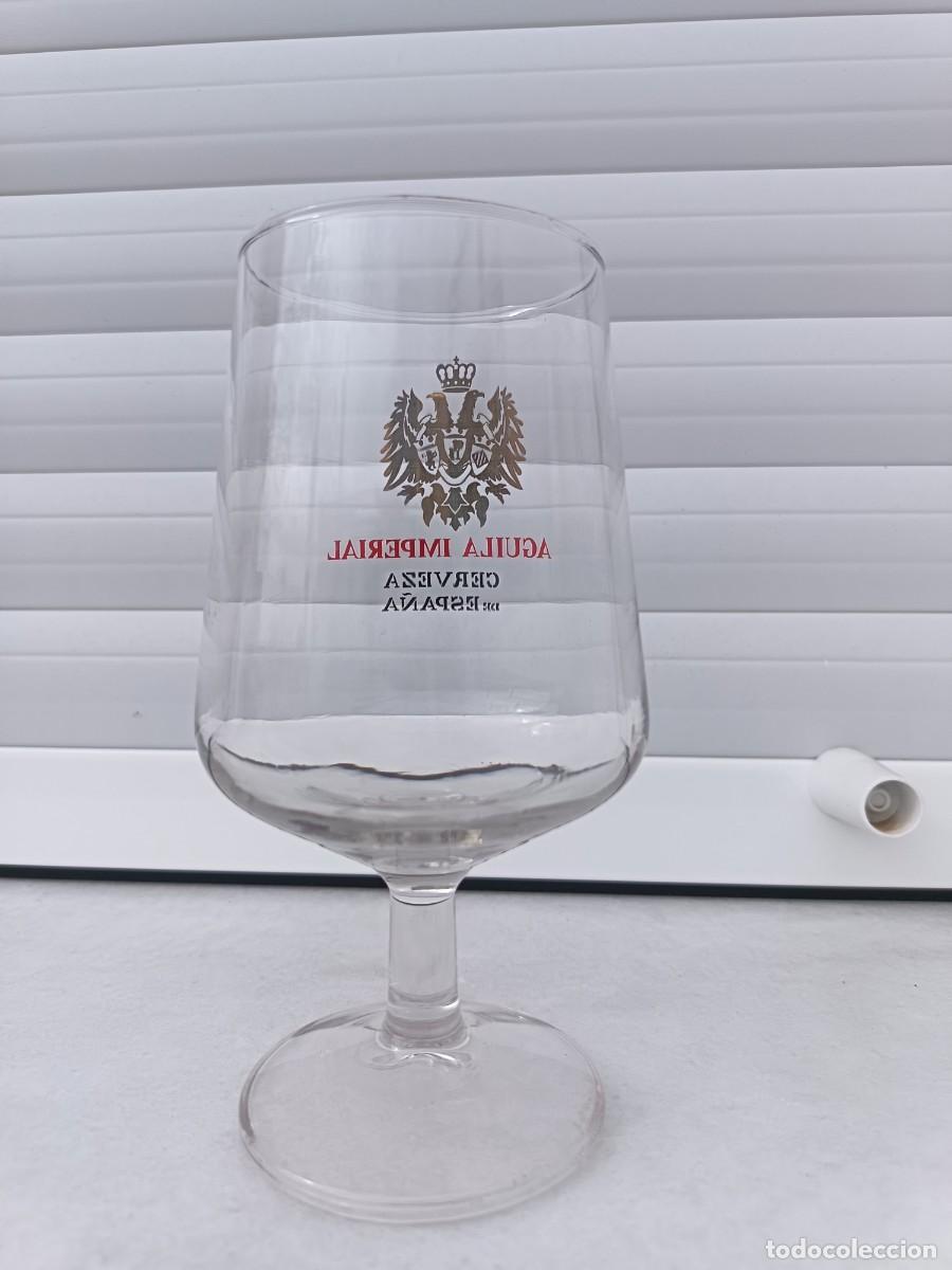 Coleccionismo de cervezas: Copa de cerveza &Aacute;guila imperial. Serigraf&iacute;a oro