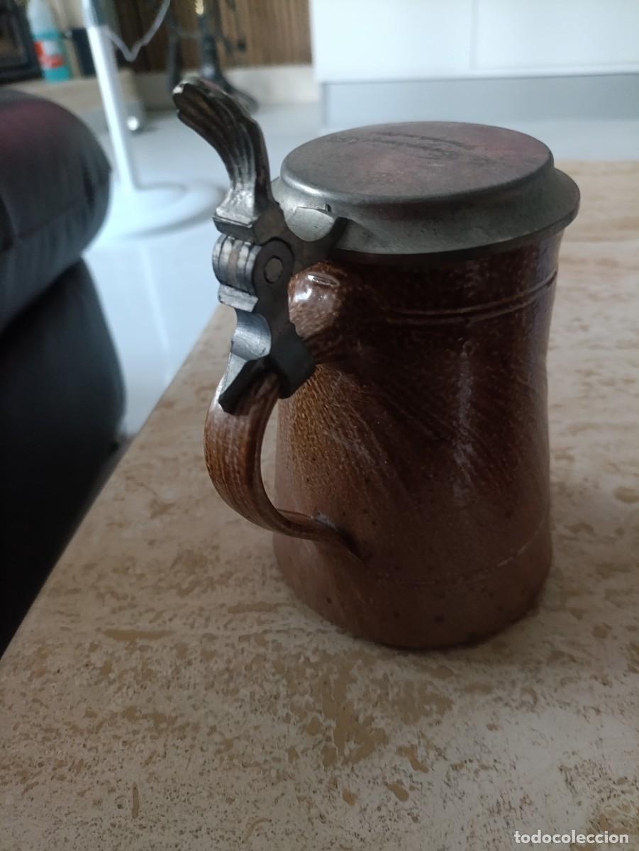 Coleccionismo de cervezas: Jarra de Cerveza Alemana Vintage con Tapa de Peltre.