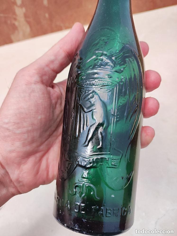 Collectable Beer: Rara botella botellin Cerveza Aguila relieve antigua 24 cm