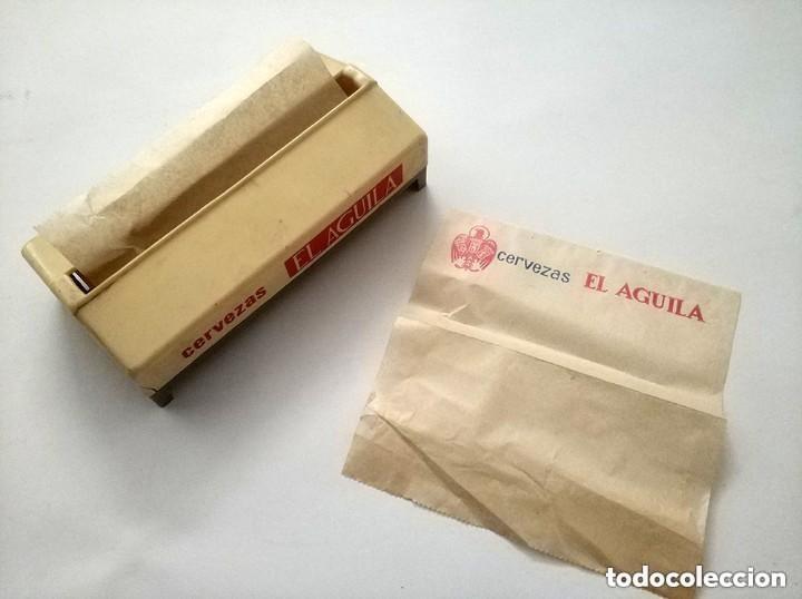 Collectable Beer: Antiguo servilletero cerveza el aguila con servilletas serigrafiadas con el logo del aguila