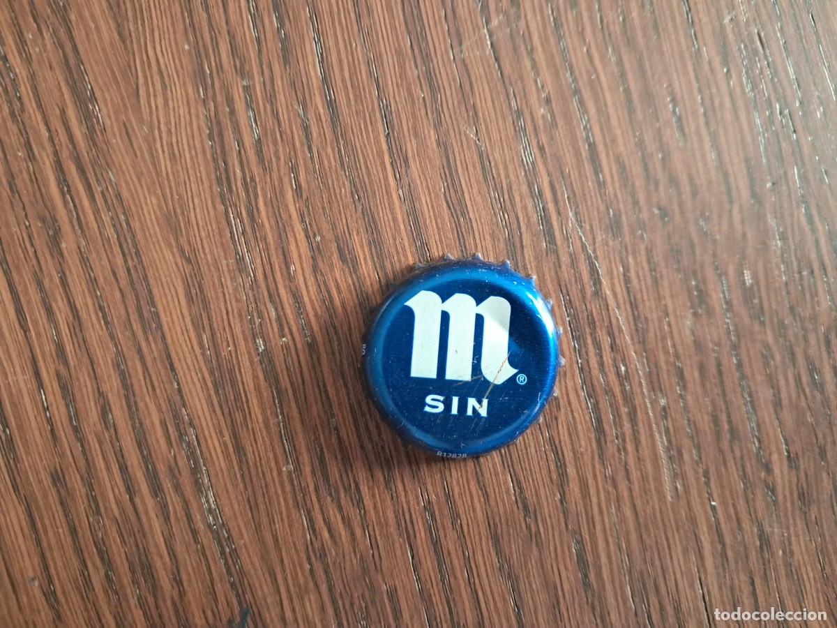 Collectionnisme de bi&egrave;res: chapa tap&oacute;n corona de cerveza, mahou sin.