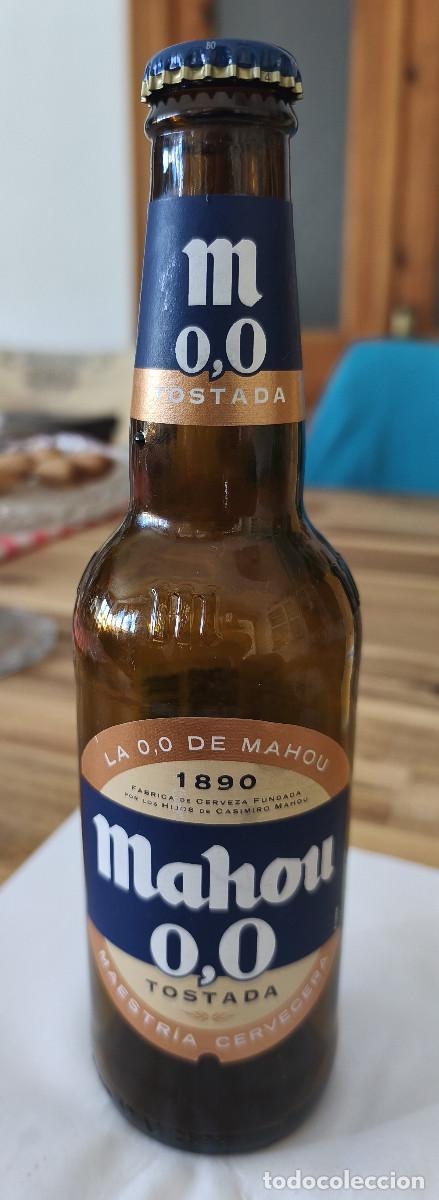 Coleccionismo de cervezas: BOTELLA VAC&Iacute;A con Etiquetas y CHAPA CORONA CERVEZA - MAHOU 0,0