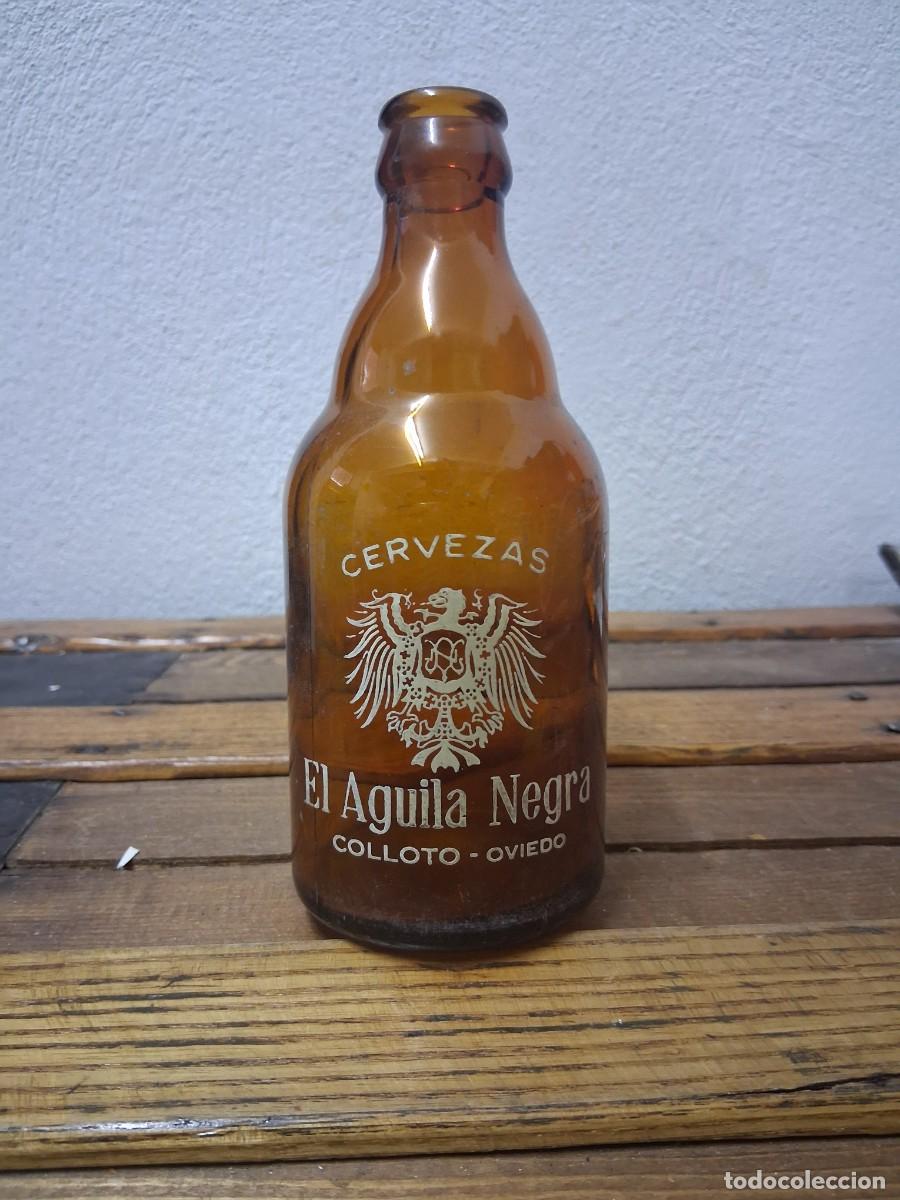 Coleccionismo de cervezas: Botella de cerveza El &aacute;guila negra Colloto Oviedo tercio