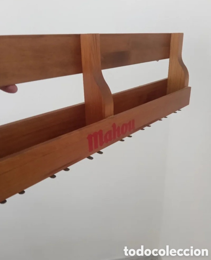 Coleccionismo de cervezas: Estanteria madera mahou - Foto 2