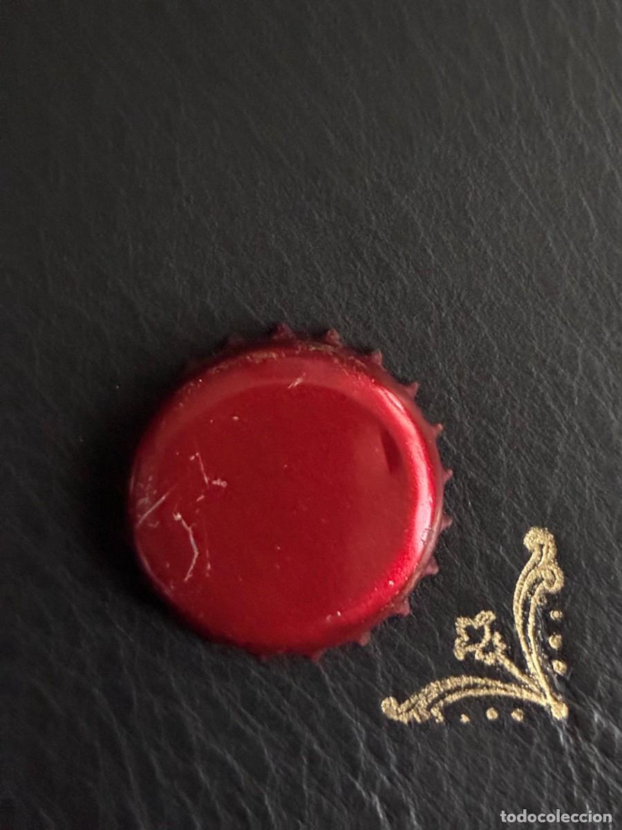 Coleccionismo de cervezas: Chapa GENERICA COLOR ROJO ROJA BOTTLE CAP usada RAYADA