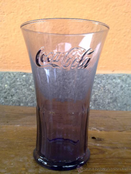 Collecting of Coca-Cola and Pepsi: VASO DE COCACOLA CON EL NOMBRE EN RELIEVE.