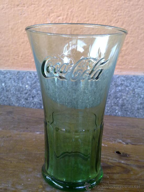 Collecting of Coca-Cola and Pepsi: VASO DE COCACOLA CON EL NOMBRE EN RELIEVE.