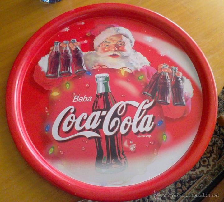 Sammeln von Coca-Cola und Pepsi: bandeja metal Coca-Cola redonda ,motivos navide&ntilde;os, a&ntilde;os 90