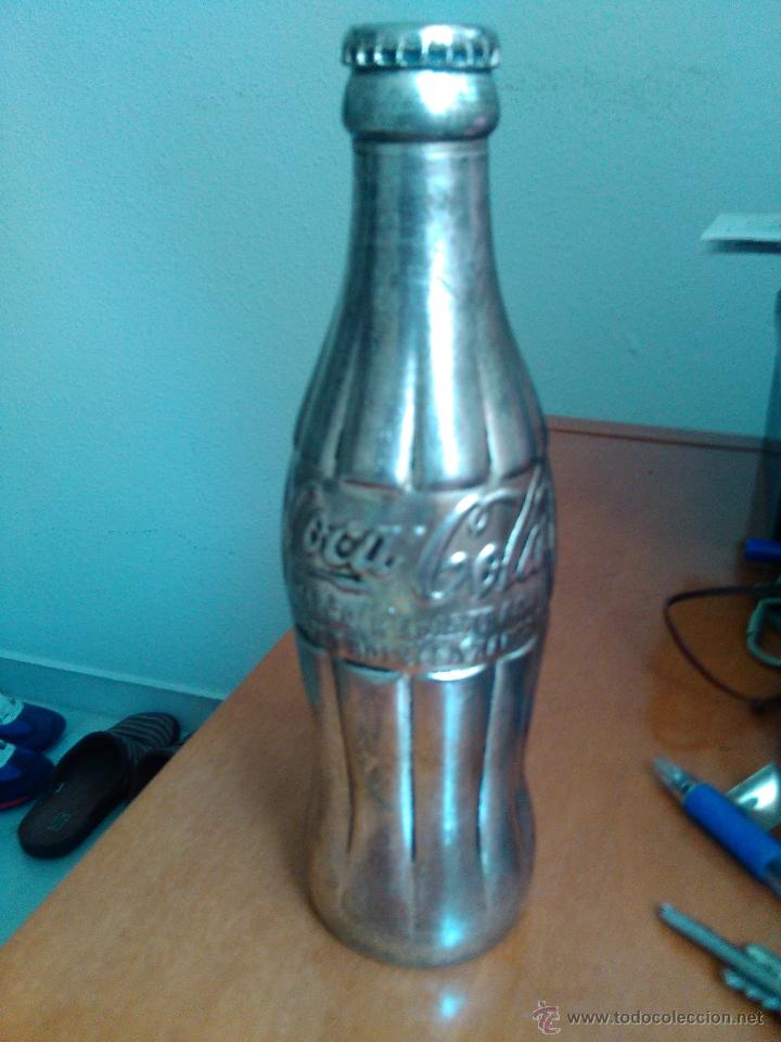 Coleccionismo de Coca-Cola y Pepsi: botella botellin de metal coca cola - Foto 2