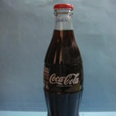 Coleccionismo de Coca-Cola y Pepsi: BOTELLA SERIGRAFIADA. CRISTAL COCACOLA INGLATERRA. COCA COLA. 330ML. SIN ABRIR CONTENIDO ORIGINAL. Lote 46101546