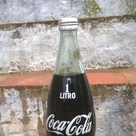 botella cocacola antigua d 1 litro llena precintada sin uso embotellada por surbega malaga 70 -80