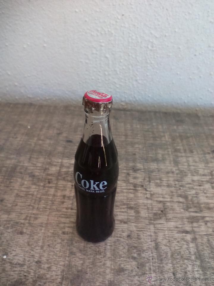 Coleccionismo de Coca-Cola y Pepsi: Mini botella de cristal de Coca-Cola, Coke. Cocacola bottle. 8 cm.Botellin Coke
