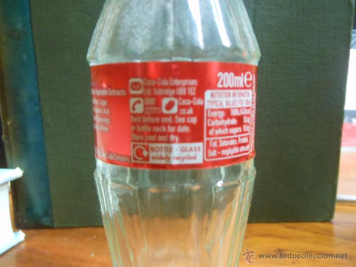 Coleccionismo de Coca-Cola y Pepsi: BOTELLA DE COCA COLA DE UK 200 ML. - Foto 2