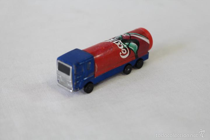 Collecting of Coca-Cola and Pepsi: camion peque&ntilde;o de metal - cocacola