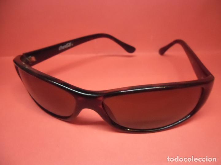 Collectionnisme de Coca-Cola et Pepsi: gafas coca cola