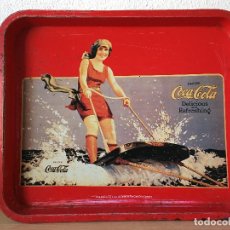 Coleccionismo de Coca-Cola y Pepsi: ANTIGUA BANDEJA DE LATA DE COCA COLA- AÑOS 60. Lote 73594347