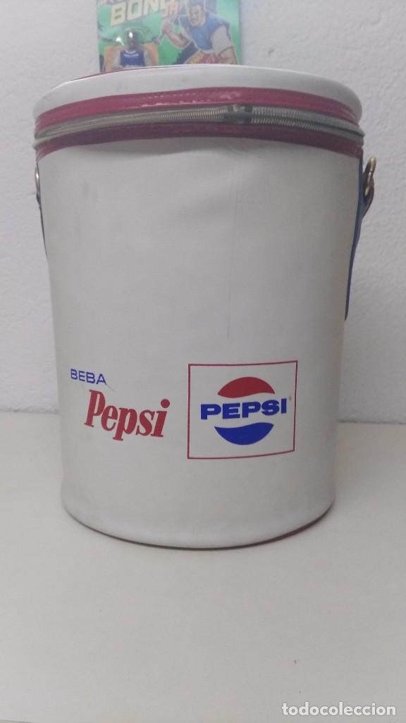 Collectionnisme de Coca-Cola et Pepsi: antigua nevera de pepsi  beba pepsi