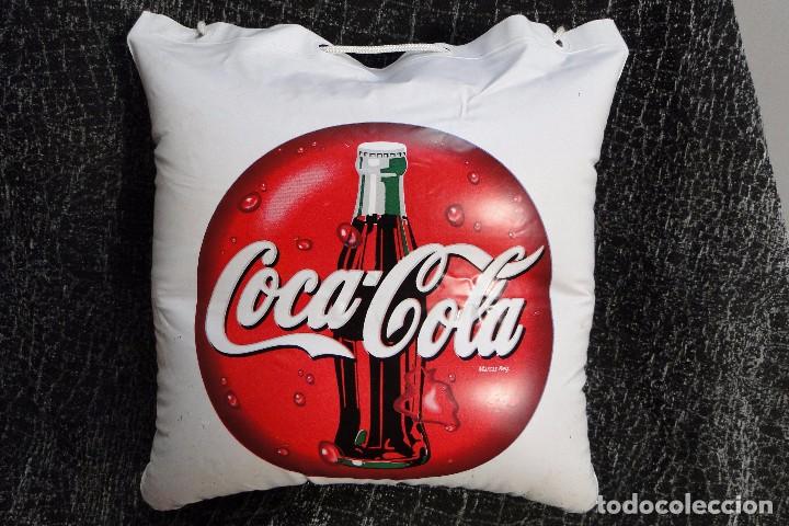 Coleccionismo de Coca-Cola y Pepsi: COJ&Iacute;N HINCHABLE COCA-COLA - Foto 1