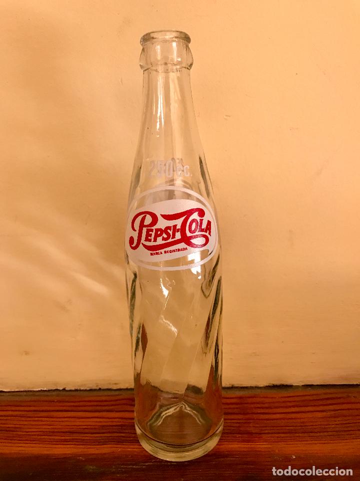 Coleccionismo de Coca-Cola y Pepsi: ANTIGUA BOTELLA DE PEPSI 250 C.C. , SERIGRAFIADA