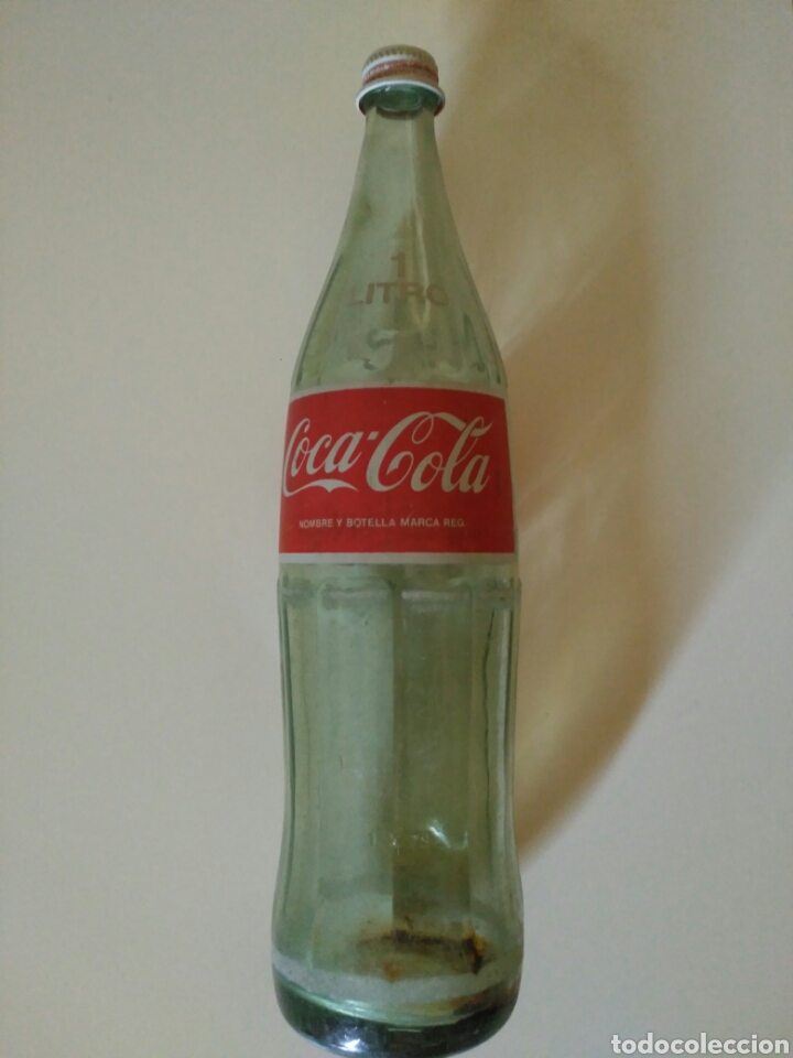 Coleccionismo de Coca-Cola y Pepsi: Botella antigua Coca-Cola 1 litro (cristal y tap&oacute;n de metal). Alto 34cm