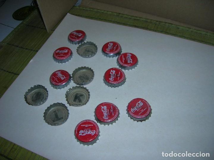 Collezionismo di Coca-Cola e Pepsi: 14 Chapas tap&oacute;n corona de Coca-Cola. Cuatro con letras, dos con Comodin Ford. A&ntilde;o 1996.