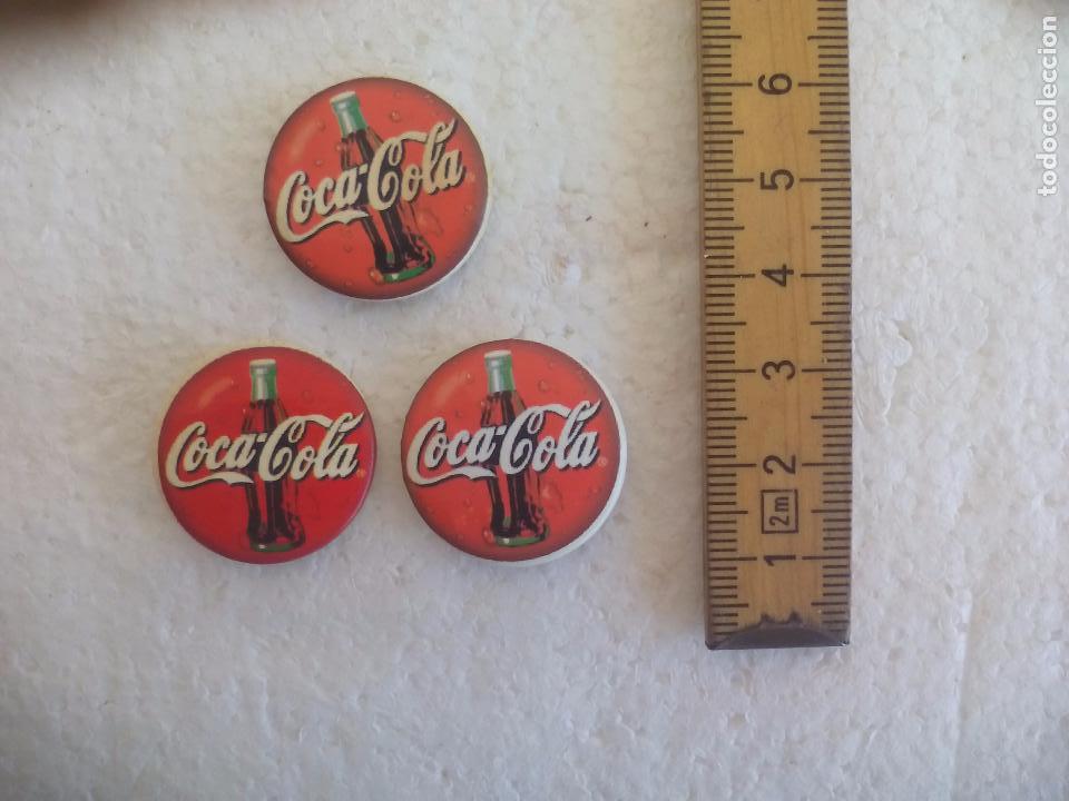 Coleccionismo de Coca-Cola y Pepsi: Chapa Pin o insignia Coca Cola, lote de 3.