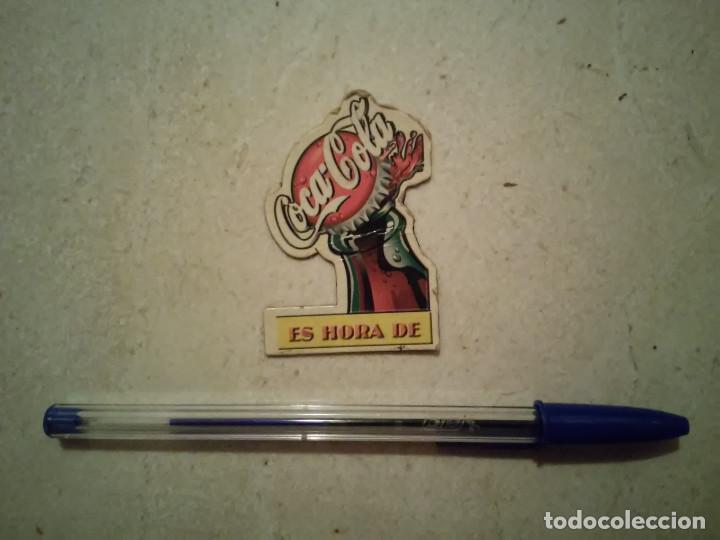 Coleccionismo de Coca-Cola y Pepsi: IMAN NEVERA - ES HORA DE - COCA COLA - Foto 1