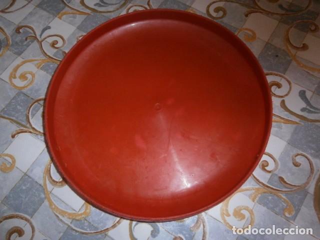 Coleccionismo de Coca-Cola y Pepsi: Disco lanzador de plastico Coca- cola. - Foto 2