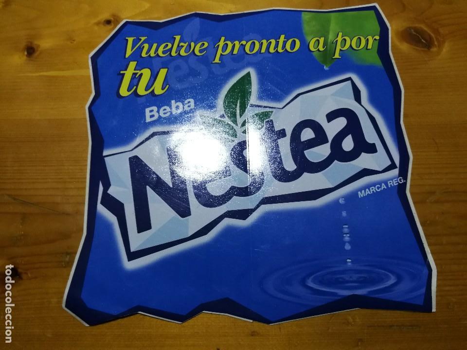 Collectionnisme de Coca-Cola et Pepsi: ADHESIVO GIGANTE DOBLE DE NESTEA PARA VENTANA 20 cm. a&ntilde;os 80