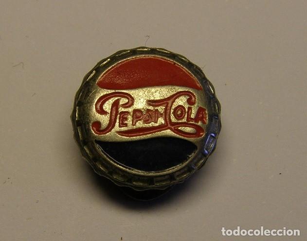 Collecting of Coca-Cola and Pepsi: Antigua insignia de ojal, de Pepsi Cola.