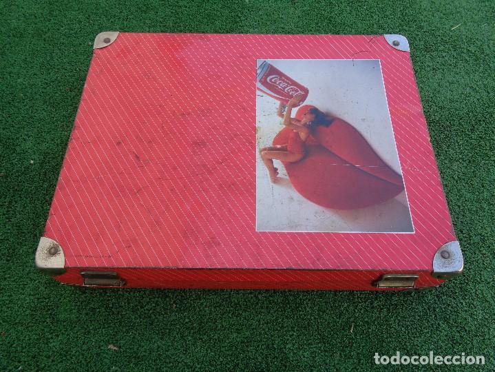 Sammeln von Coca-Cola und Pepsi: RARO MALETIN ANTIGUO DE LATA - CHAPA DE COCA-COLA