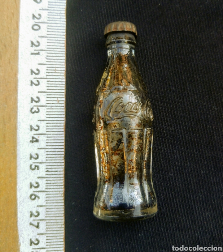Collecting of Coca-Cola and Pepsi: Muestra botellita de Cocacola antigua sin abrir