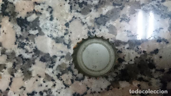 Coleccionismo de Coca-Cola y Pepsi: CHAPA CORONA PREMIO ROJO - Foto 2
